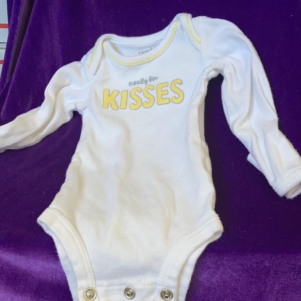 FINAL MARKDOWN Baby b’gosh ready for kisses one piece newborn